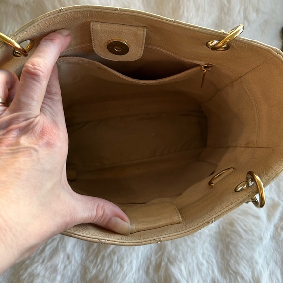 Chanel Caviar Petite Shopping Tote - Picture 10 of 15